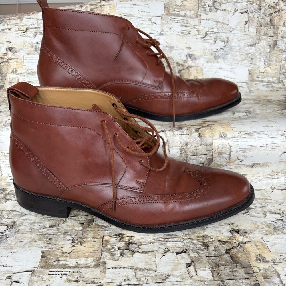 Men’s size 11 Cole Haag shoes.